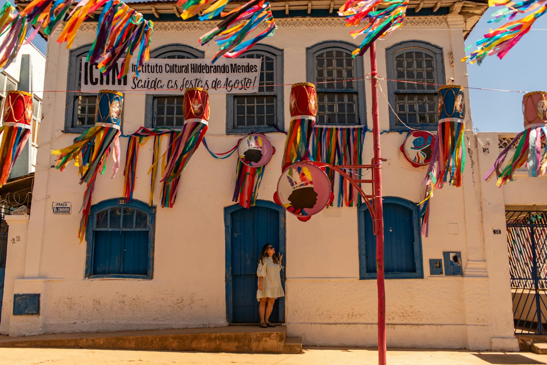 A vibrant display of decorations at Instituto Cultural Hildebrando Mendes during a sunny day in Montes Claros, Brazil.